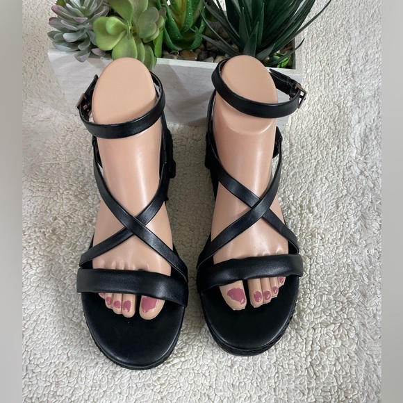 Marc Fisher sandals size 8.5 - Picture 2 of 5